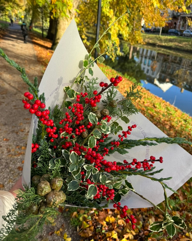 Bouquet made with seasonal flowers from Fiore Utrecht, fall flowers.